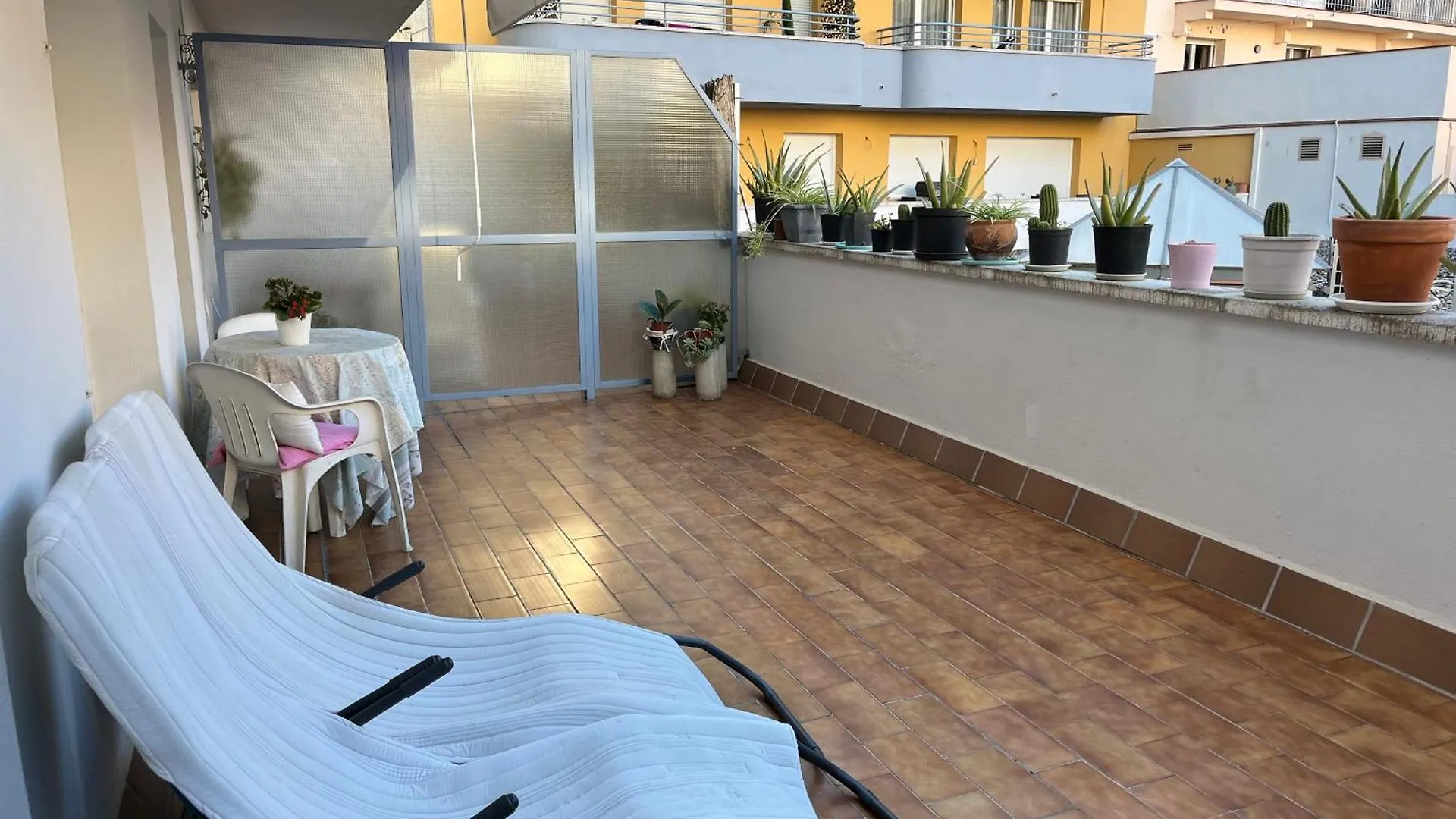 Comode Apartament Al Bell Mig De Gérone Appartement